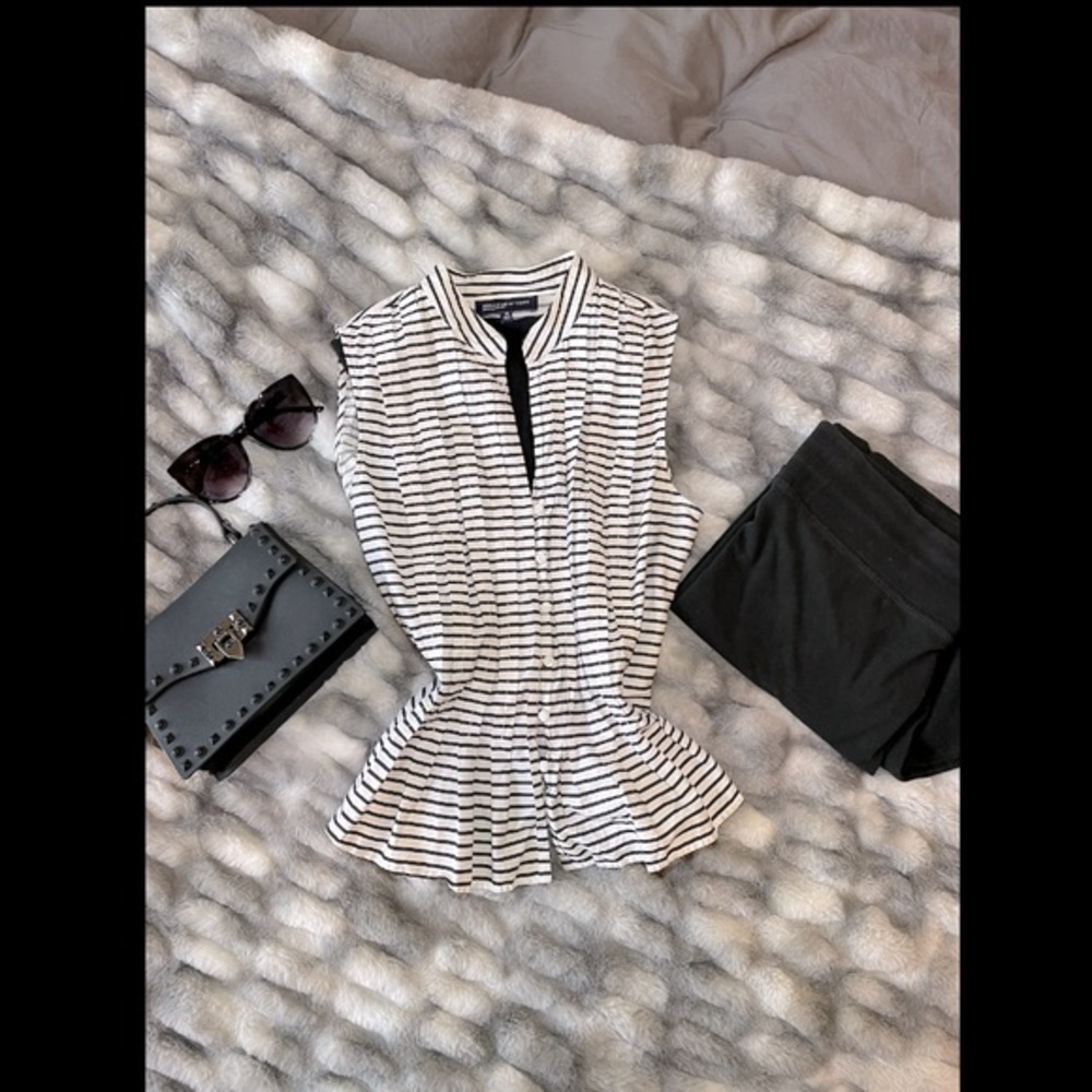 •Perfect Condition• Sleeveless Button - Up Pleated Structured Mock Collar Top